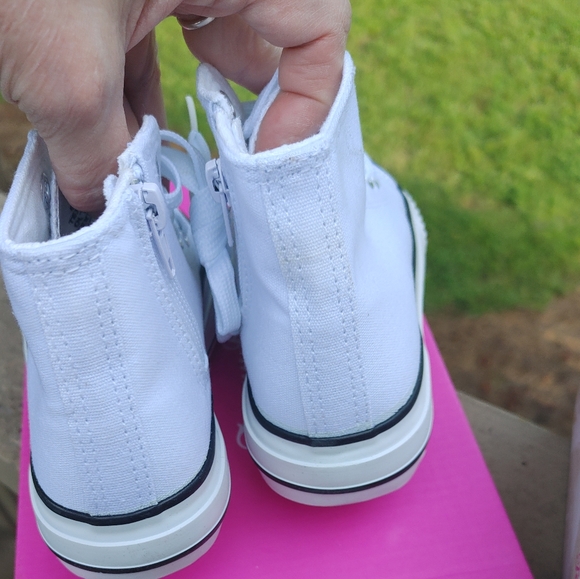 Tommy Bahama Hi-Top Sneakers, White 12T - Picture 8 of 15